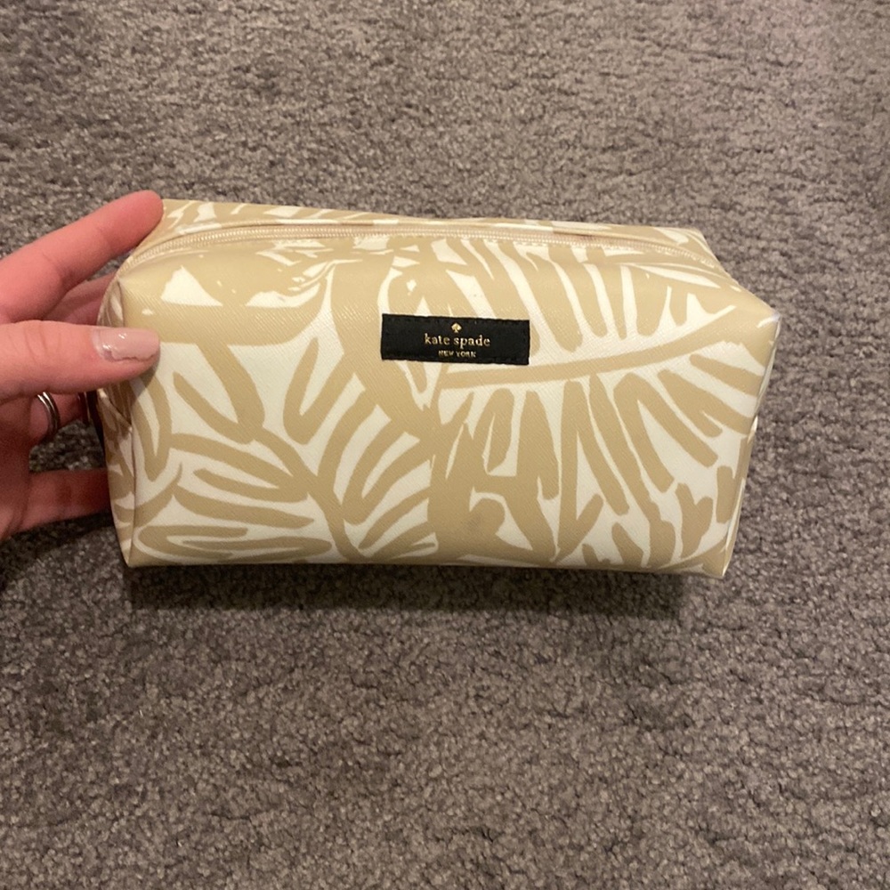EUC Kate Spade toiletry/makeup bag